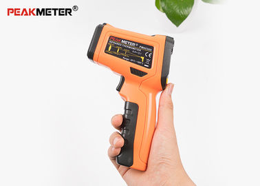 Le thermomètre infrarouge de la température de Digital, entrent en contact avec non le thermomètre tenu dans la main d'IR