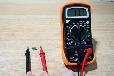 Continuité audible de transistor de diode de fréquence de capacité de mètre d'ohm de volt de Digital de la CE
